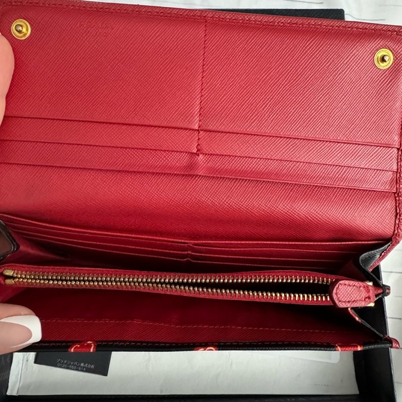 Prada Wallet - Picture 4 of 6